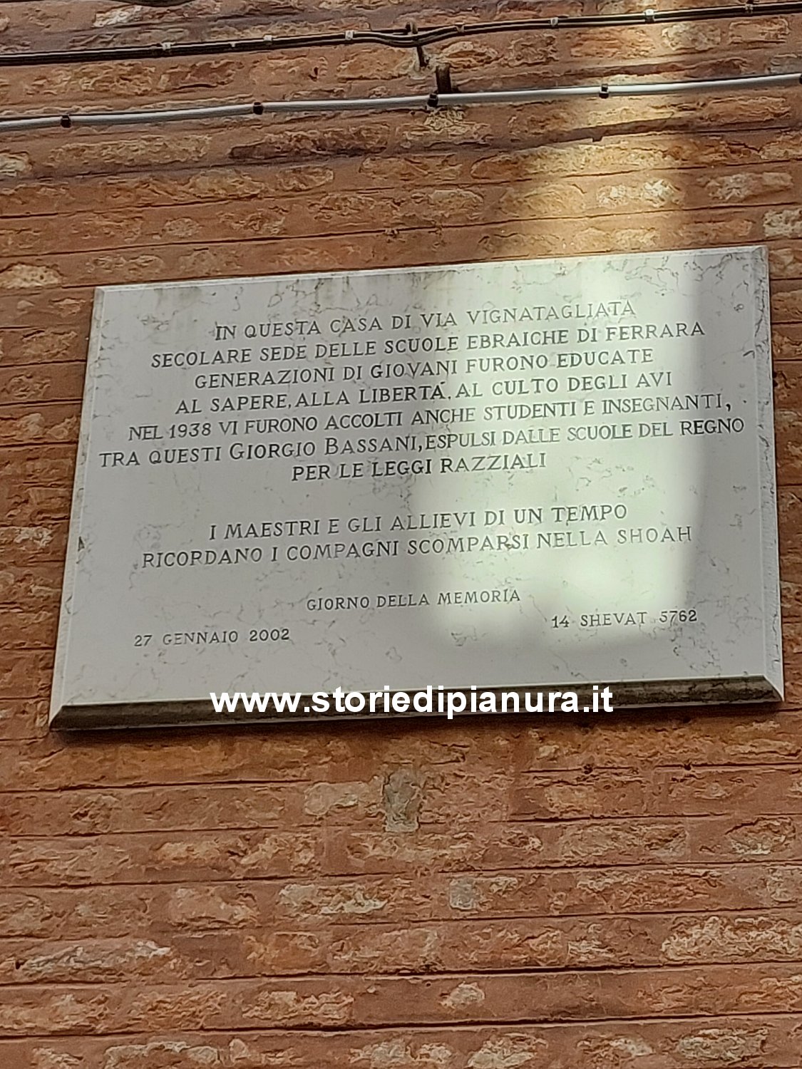 Lapide sulla scuola ebraica di Ferrara