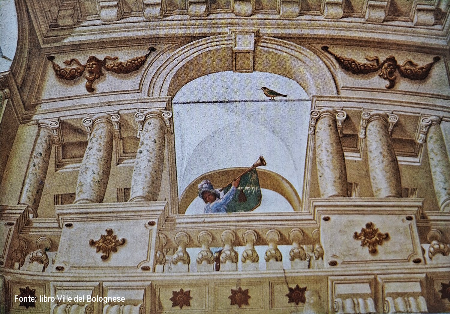 Particolare degli affreschi nel salone di Villa La Paleotta