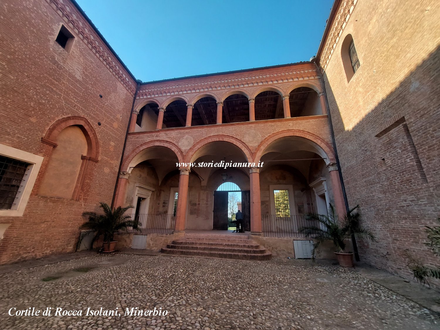 Cortile quattrocentesco di Rocca Isolani, Minerbio